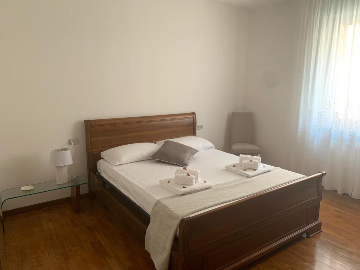 Il Portico 9 Apartment บุสโซเลงโก ภายนอก รูปภาพ